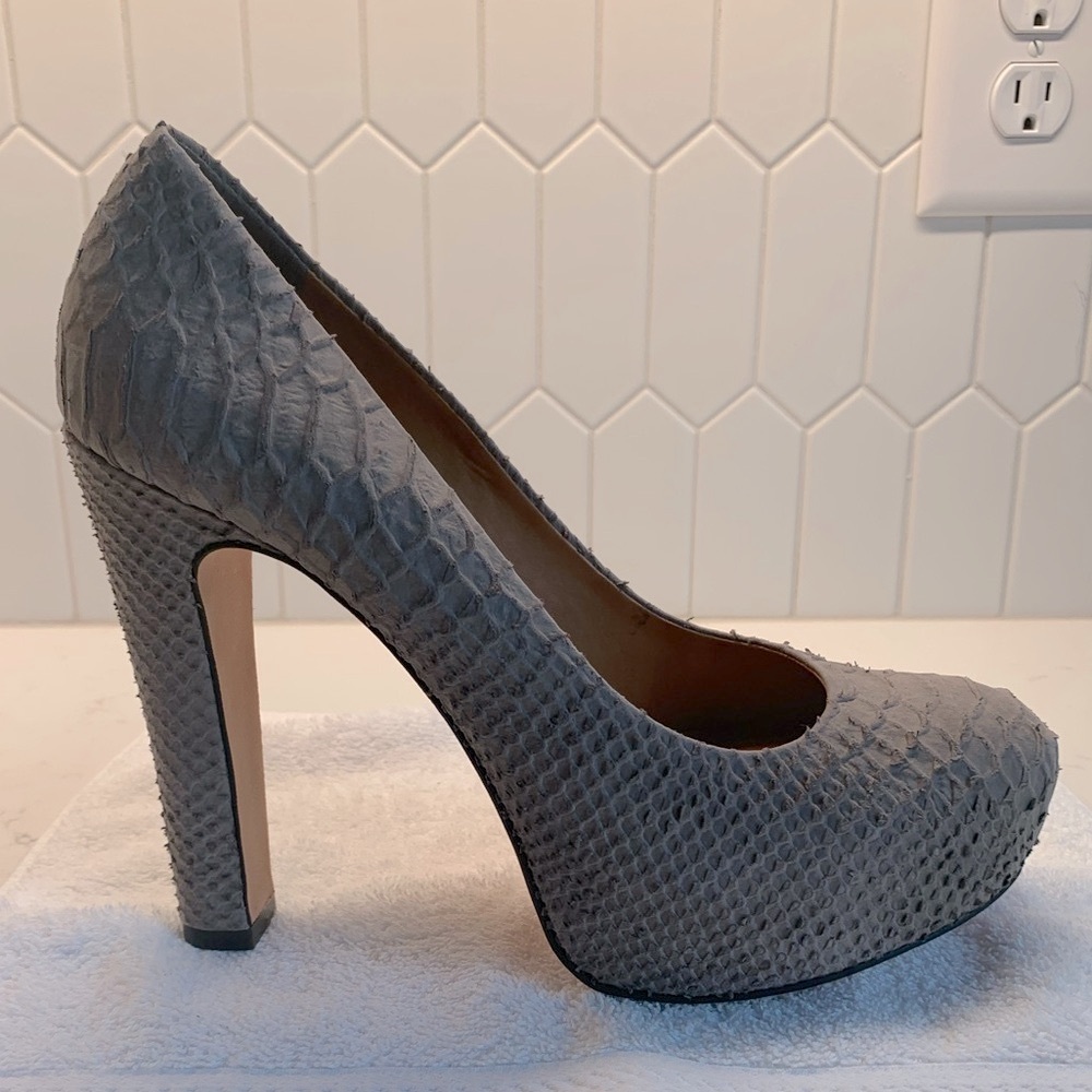 Pour La Victoire Irina II Platform Pumps. Gray Embossed Snakeskin. Size 10. EUC. - Picture 5 of 14